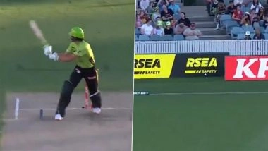 Sam Konstas Plays Sensational Reverse Scoop to Hit Liam Haskett For A Boundary During Sydney Thunder vs Brisbane Heat BBL 2025-26 Match (Watch Video)