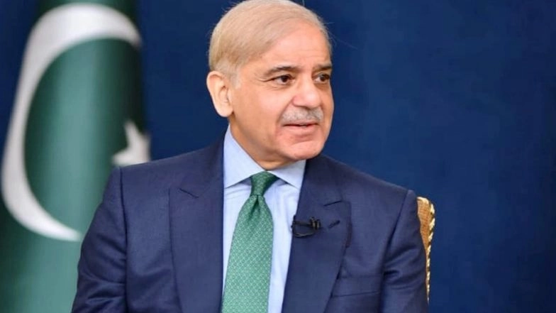 Pakistan PM Shehbaz Sharif Trolled Heavily for ‘Gatecrashing’ Vladimir Putin-Erdogan Meeting in Turkmenistan, Videos Go Viral