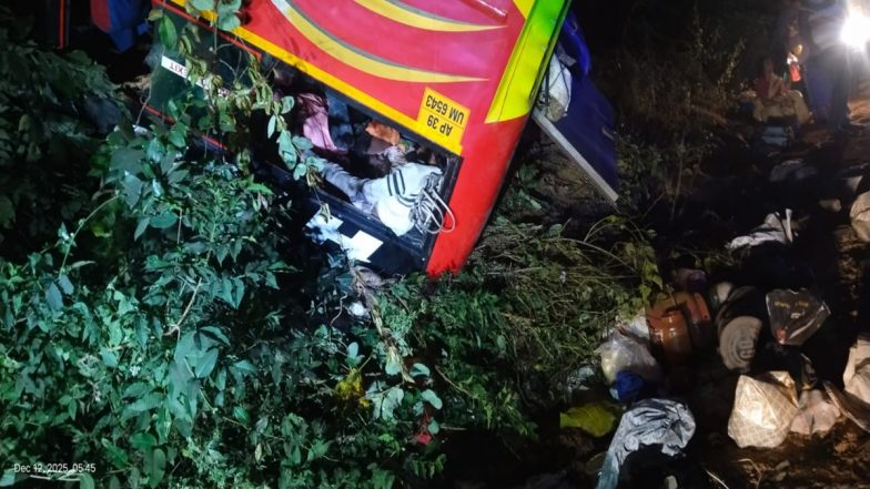 Andhra Pradesh Road Accident: 9 Killed As Bus Overturns on Chinturu-Bhadrachalam Ghat Road in Alluri Sitarama Raju District (Watch Videos)