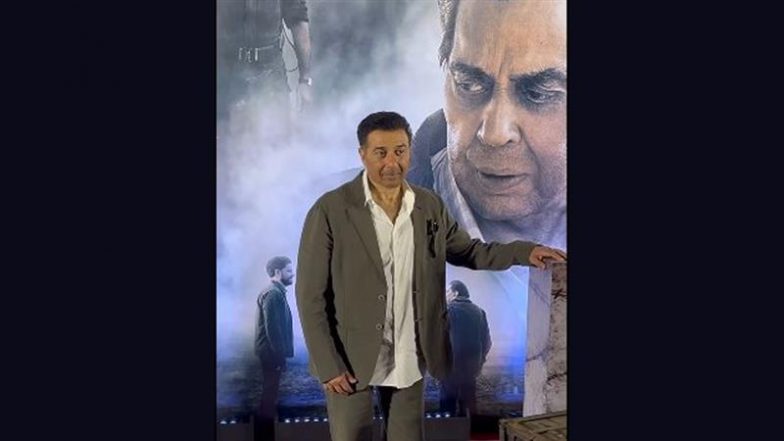 'Ikkis' Screening: Sunny Deol Stands Beside Dharmendra’s Poster, Shares Emotional Moment with Fans (Watch Video)