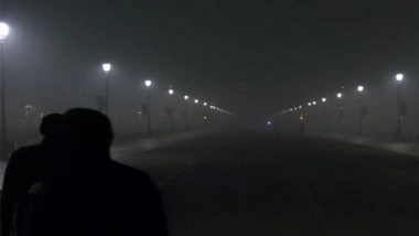 Delhi Air Pollution: Air Quality Slips to 'Very Poor' as Smog Engulfs City; AQI Crosses 300 (Watch Videos)