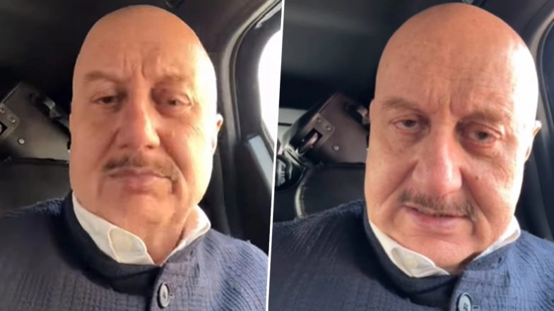 Anupam Kher’s Travel Plans Hit a Snag As IndiGo Flight to Khajuraho Gets Cancelled; Actor Makes the Best of It in Varanasi Ahead of Film Festival Screening (Watch Video)