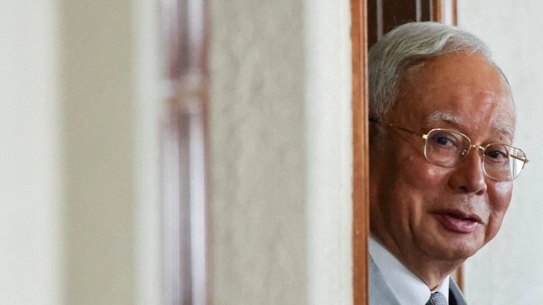 Najib Razak Jailed for 1MDB Graft Scandal: Former Malaysian Prime Minister Sentenced to 15 Years in Prison After Being Convicted in Corruption Case