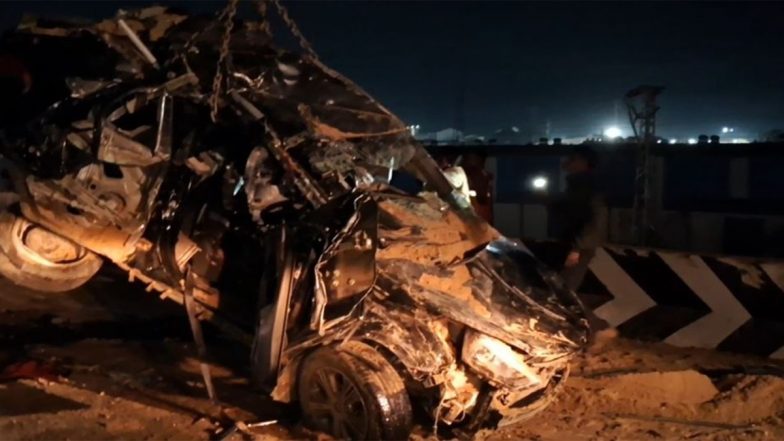Rajasthan Road Accident: Trailer-Truck Overturns on Car in Bundi; 4 Dead, 1 Injured (Watch Video)