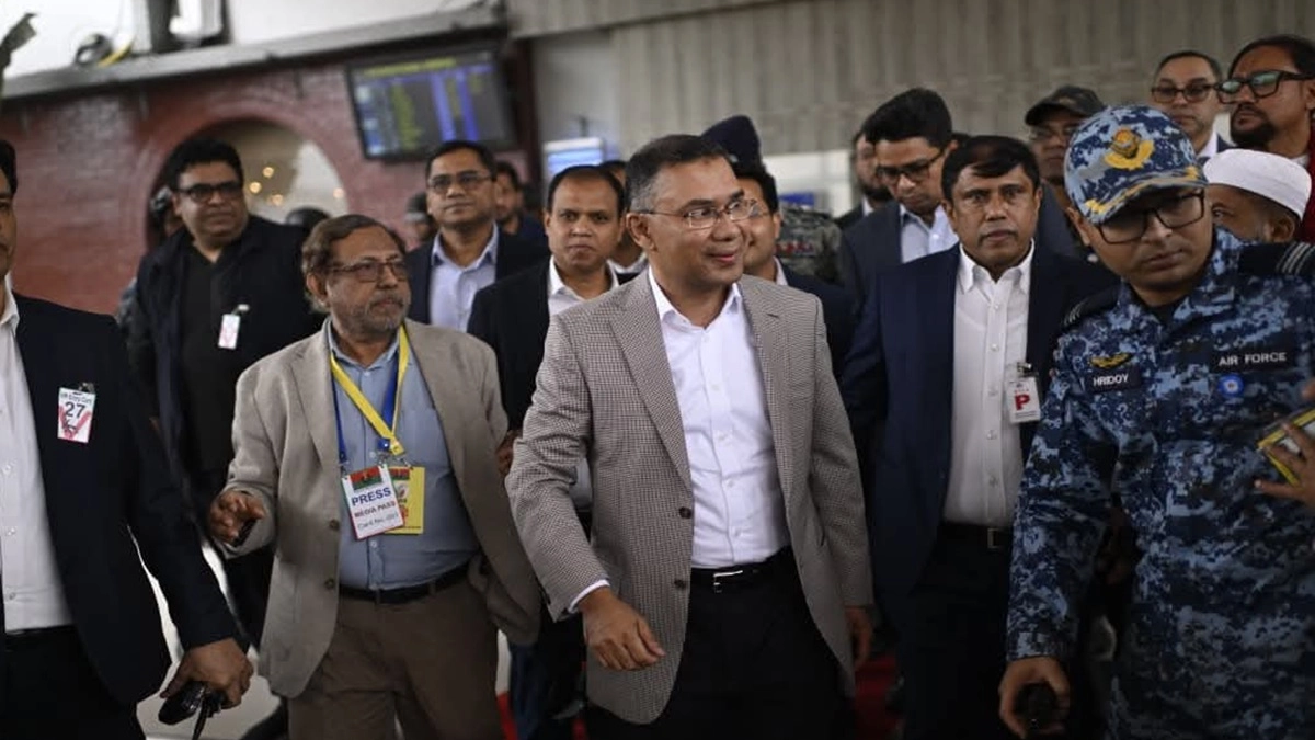 Tarique Rahman Returns to Bangladesh: BNP Acting Chairman Arrives in Dhaka After 17 Years Amid Deepening Political Crisis (Watch Video)