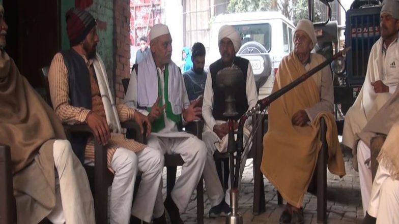 No Smartphones, Half-Pants for Teenagers: Khap Panchayat in Uttar Pradesh’s Baghpat Issues New Dress Code, Wedding Guidelines for Boys and Girls