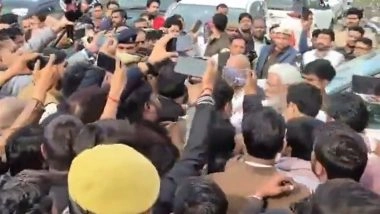 Swatantra Dev Singh and Brijbhushan Singh Fight Video: Uttar Pradesh Minister Stopped by BJP MLA in Mahoba Over Water Crisis, Clips Go Viral