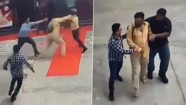 Zomato Delivery Partner Assaulted at Pizza Hut Outlet in Hyderabad Over Poor Customer Rating, Video Goes Viral