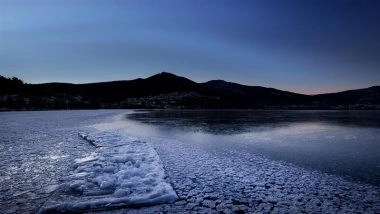 US: 2 Teens Rescued After Falling Through Ice at Frozen Jefferson County Fairgrounds Pond in Oregon
