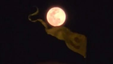 Wolf Moon 2026: Paush Purnima&rsquo;s First Full Moon Supermoon Lights Up the Sky Over Puri (Watch Video)