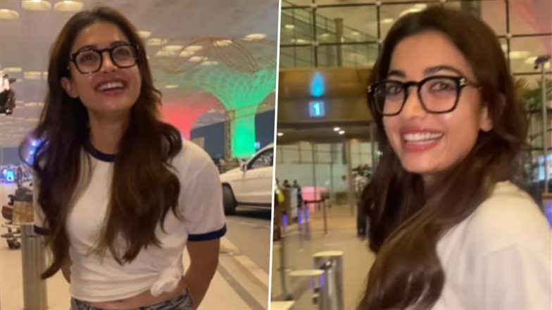 Rashmika Mandanna Blushes After Paparazzi Ask Her ‘Hume Invite Nahi Kar Rahe?’ Amid Wedding Rumours With Vijay Deverakonda (Watch Video)