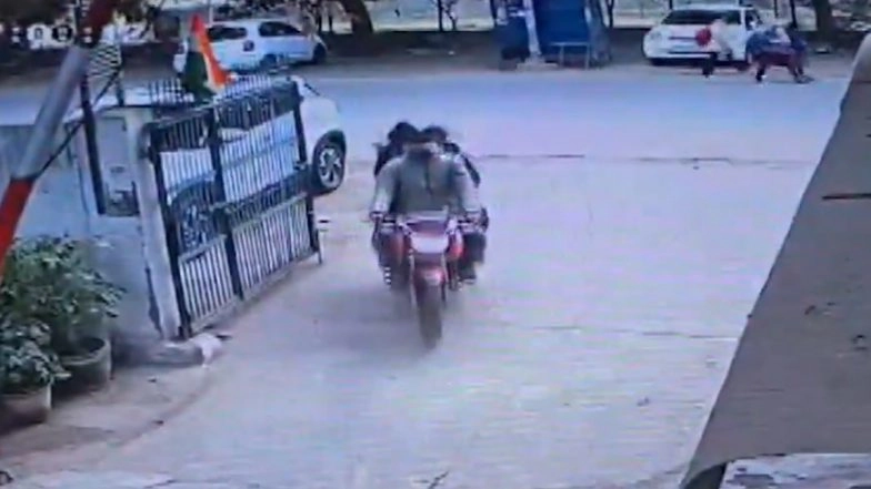 Delhi Shocker: Miscreants Fire 20 Rounds at Rohini Businessman’s SUV Car To Threaten Family Over INR 3 Crore Ransom (Watch Video)