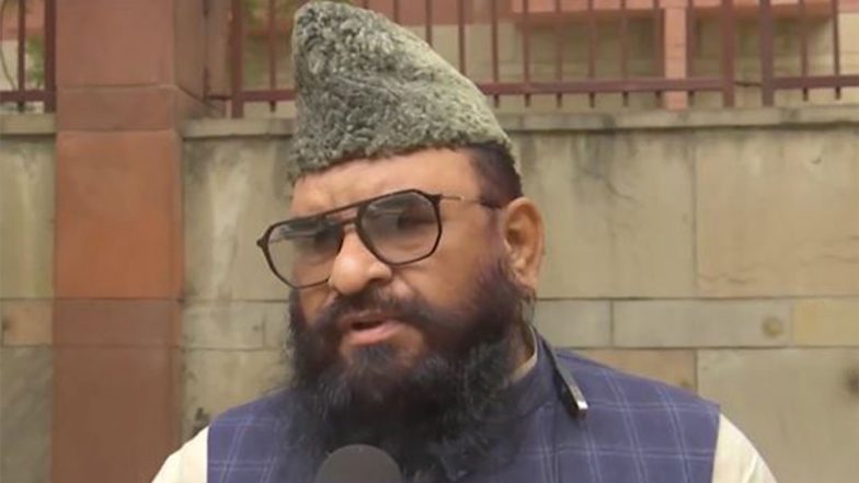 All India Imam Association President Maulana Sajid Rashidi Seeks Action Against Devkinandan Thakur for His Remarks on Shah Rukh Khan Over Inclusion of Bangladeshi Player in KKR Team (Watch Video)