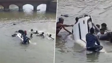Kasganj Road Accident: Speeding Car Plunges Into Canal, Labourers Bikesh Yadav and Dhara Singh Risk Lives To Rescue Passengers (Watch Video)
