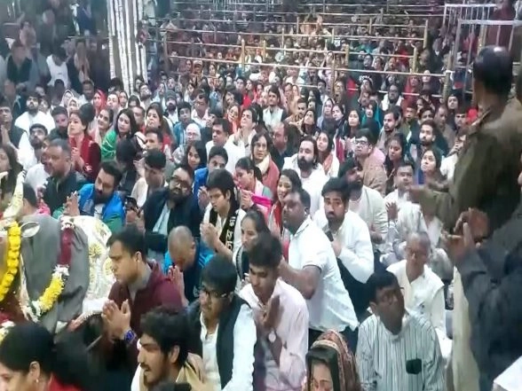 Sports News | India Women's Team World Cup-winning Members Offer Prayers at Mahakaleshwar Temple on First Day of 2026