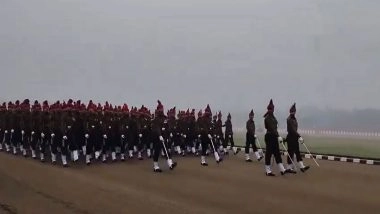 India News | Republic Day Rehearsals Continue at India Gate Amid Dense Fog in Delhi