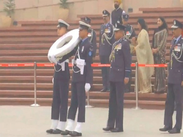 India News | Air Marshal Nagesh Kapoor Pays Tribute at National War Memorial After Assuming Charge as Vice Chief of Air Staff