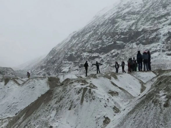 India News | Snow and Festivities Mark New Year in Himachal's Manali; Region Witnesses Tourist Rush