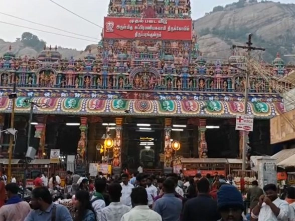 India News | Thousands of Devotees Begin New Year with Prayers at Thiruparankundram Murugan Temple in Madurai