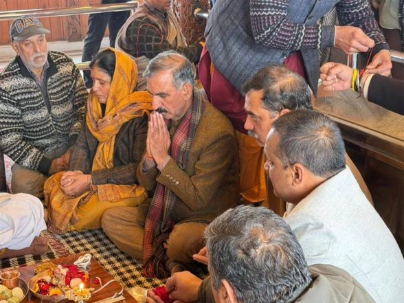 India News | Himachal: CM Sukhu, His Wife Visit Tara Devi Temple; Prays for Peace and Prosperity in State