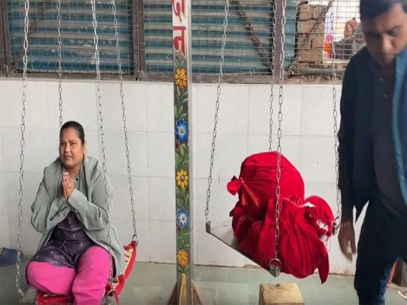 India News | Ayodhya: Devotees Perform 'Tula Dan' on Second Anniversary of Ram Lalla Pran Pratishtha