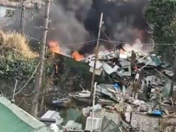 India News | Uttarakhand: Fire Breaks out Inside Army Camp in Joshimath; Dousing Operations Underway