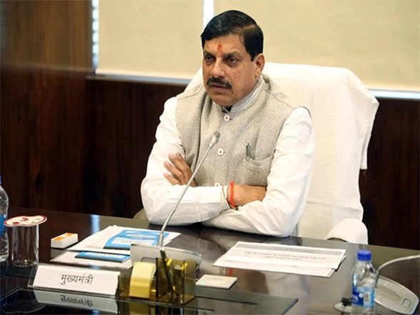 India News | Madhya Pradesh CM Suspends Two Officials Amid Indore Water Contamination Crisis