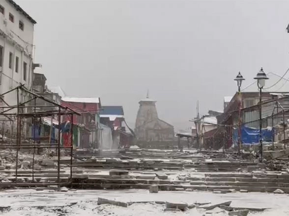 India News | Snowfall Blankets Kedarnath Dham, Harsh Winter Conditions Grip Shrine