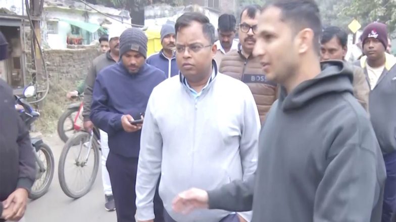 India News | MP: Indore Collector Inspects Water Tanker Facilities in Bhagirathpura Area Amid Water Contamination Issue