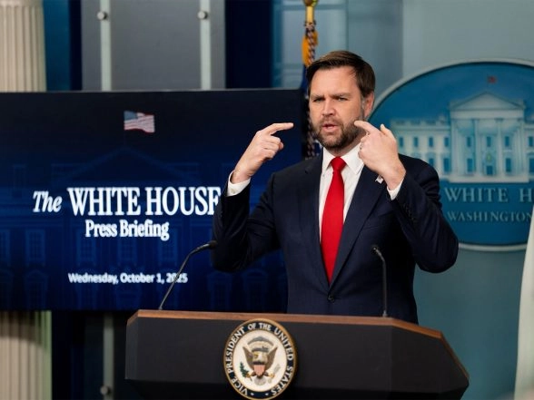 World News | Drug Trafficking, Oil Expropriation: US VP JD Vance Defends DC's Military Action on Venezuela