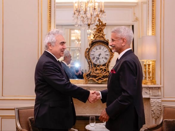 World News | EAM Jaishankar Meets IEA Executive Director Fatih Birol in Paris, Discusses Global Energy Scenario and India's Growth Priorities