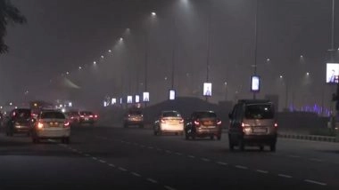 India News | Delhi AQI Remains 'poor' as Dense Smog Reduces Visibility; IGI Flights Under CAT III