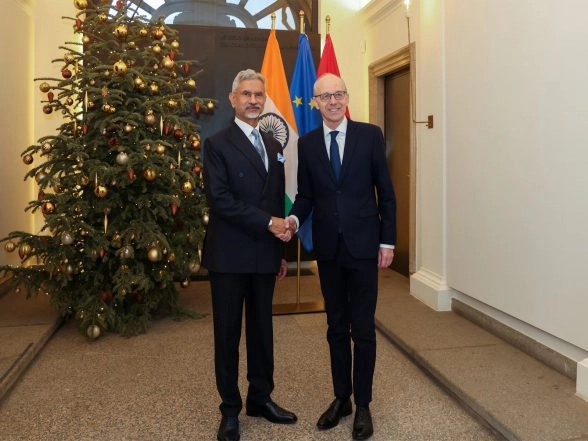 World News | EAM Jaishankar Meets Luxembourg PM Luc Frieden to Strengthen India-EU Ties