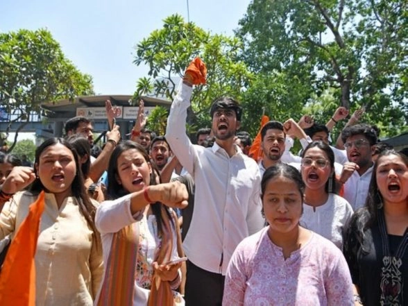 India News | DUSU Condemns Sloganeering Against PM, Home Minister in JNU