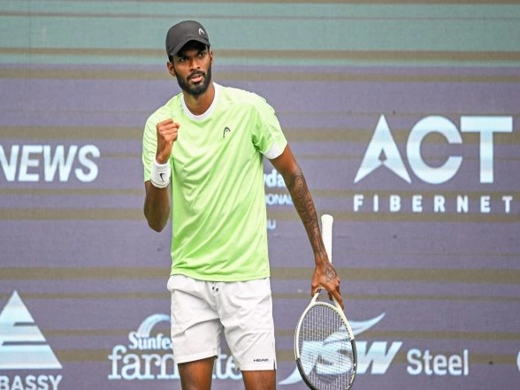 Sports News | Dhakshineswar Suresh Powers into the Round of 16 at Bengaluru Open