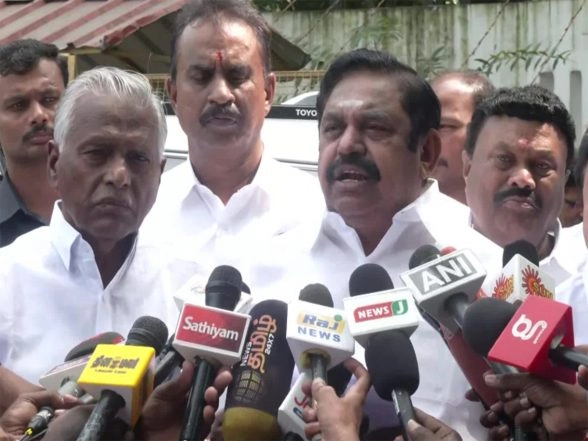 India News | 'DMK Looted Tamil Nadu of ₹4 Lakh Crore in 56 Months, ' Claims AIADMK in Its Dossier to Governor