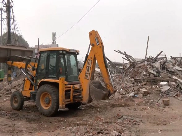 India News | Delhi Police Detains a Person from Demolition Drive Area