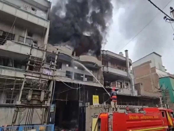India News | Delhi: Fire Breaks out at Footwear Factory in Narela Bhorgarh Industrial Area, Dousing Ops Underway