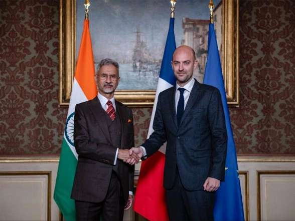 World News | Natural That Strategic Partners Consult Closely During Global Uncertainty: EAM Jaishankar Meets His French Counterpart Jean-Noël Barrot