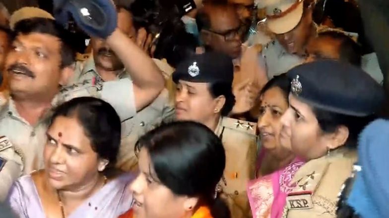 India News | Hubballi Mayor, Deputy Mayor, 19 Other BJP Workers Detained During Protest over Alleged Assault of Woman Party Worker