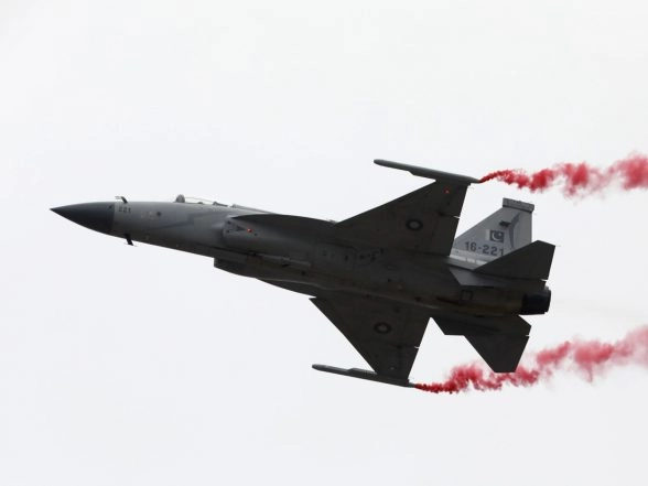 World News | Pakistan Confirms Talks with Bangladesh on Potential JF-17 Fighter Jet Sale, Defence Pact, Reports Bangladeshi Media