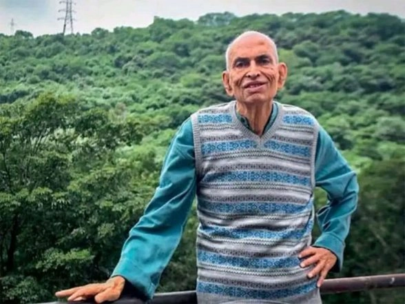 India News | Kerala Chief Minister Pinarayi Vijayan Pays Tribute to Indian Environmentalist Madhav Gadgil