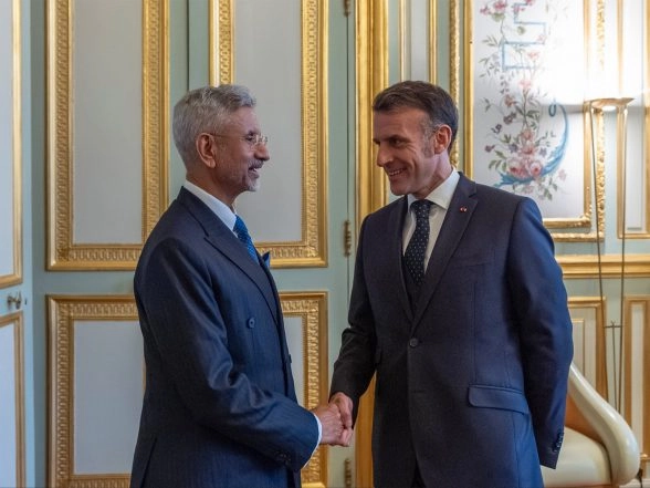 World News | EAM Jaishankar Meets French President Emmanuel Macron