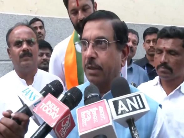 India News | "They Have More Revenue Than Any Established Newspaper:" Union Minister Prahlad Joshi on National Herald Case