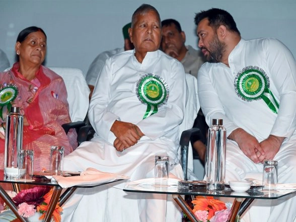 India News | Land for Job Scam: Delhi Court Directs Framing of Charges Against Lalu Prasad Yadav, Rabri Devi