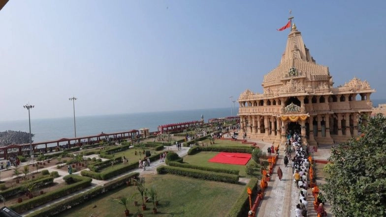India News | Swabhiman Parv: Devotees Arriving by Train from Rajkot, Surat, Vadodara, Ahmedabad Accorded a Vibrant Welcome with Drum Beats, Shehnai, and Traditional Bhathigal Garba