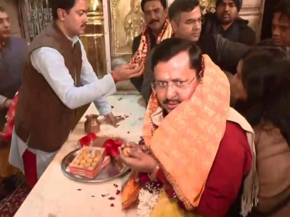 India News | BJP Working President Nitin Nabin Offers Prayers at Hanuman Temple in Delhi