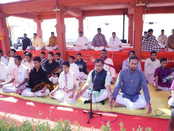 India News | Gujarat Minister Pradyuman Vaja Participate in Omkar Chanting During Somnath Swabhiman Parv