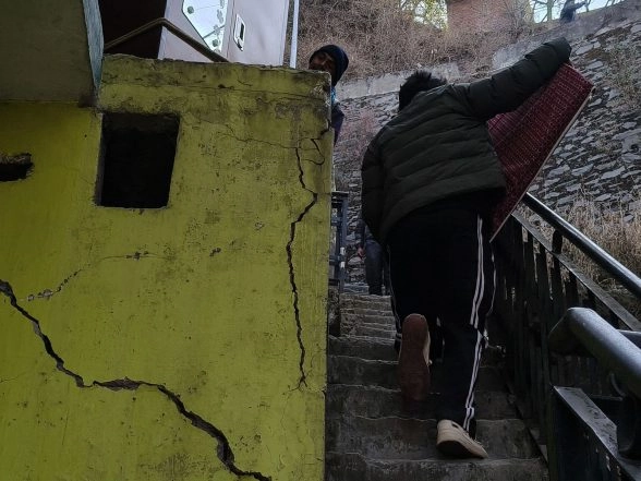 India News | Cracks Emerge in Houses, Roads Near Under-construction NHAI Tunnel in Shimla; 15 Families Evacuated, Residents Demand Justice