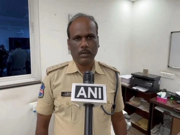 India News | Heavy Traffic in Hyderabad as People Head to Hometowns for Sankranti